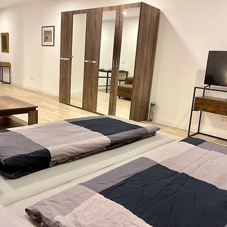 Neu Grosse Einzimmerwohnung Im Zentrum Goldstadt Pforzheim Schloessle Bagian luar foto