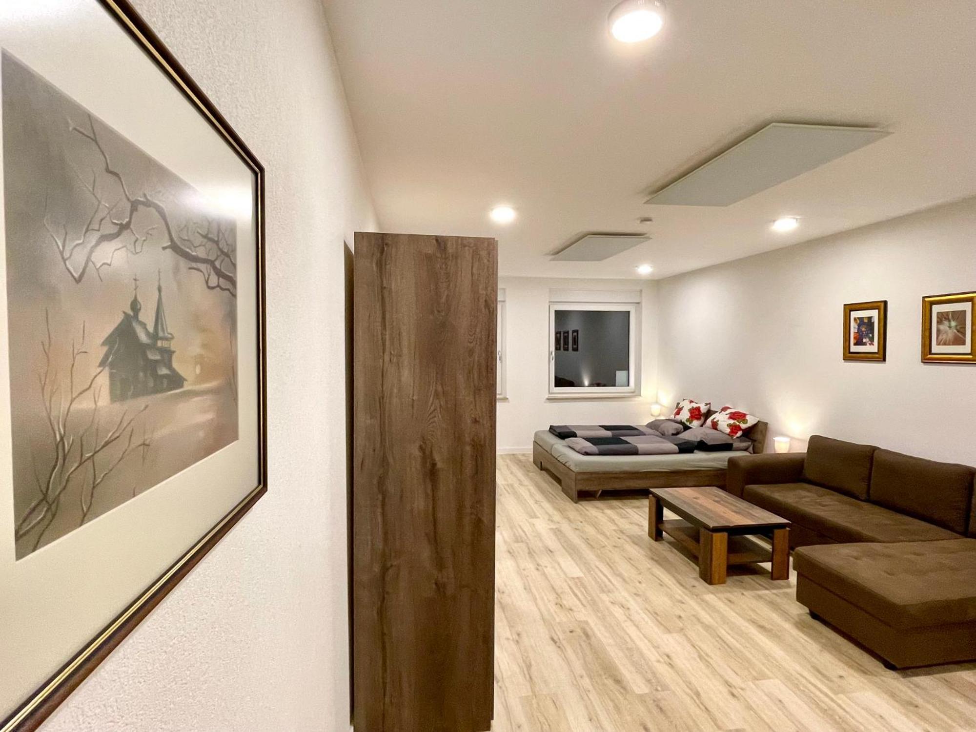 Neu Grosse Einzimmerwohnung Im Zentrum Goldstadt Pforzheim Schloessle Bagian luar foto