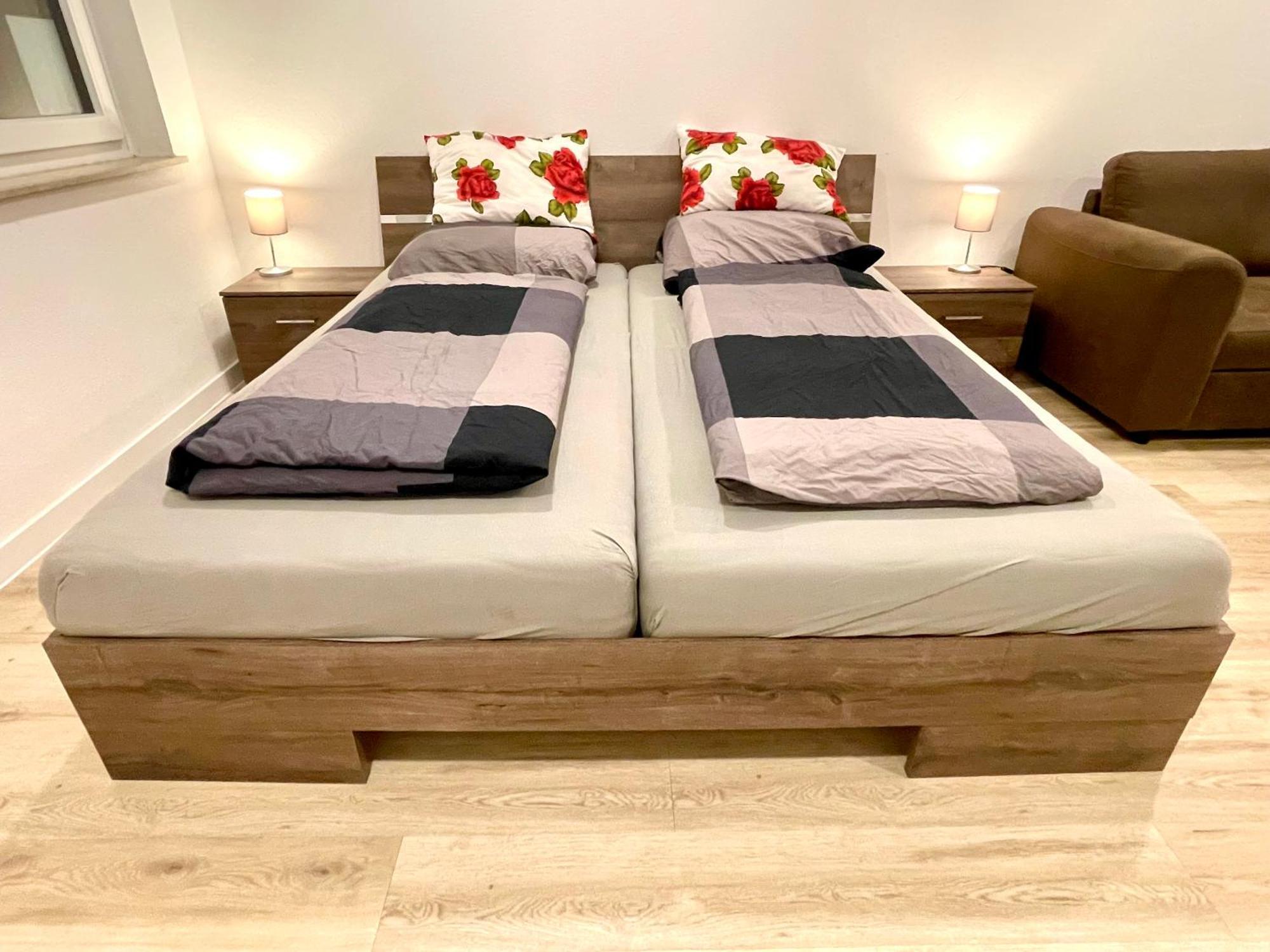 Neu Grosse Einzimmerwohnung Im Zentrum Goldstadt Pforzheim Schloessle Bagian luar foto