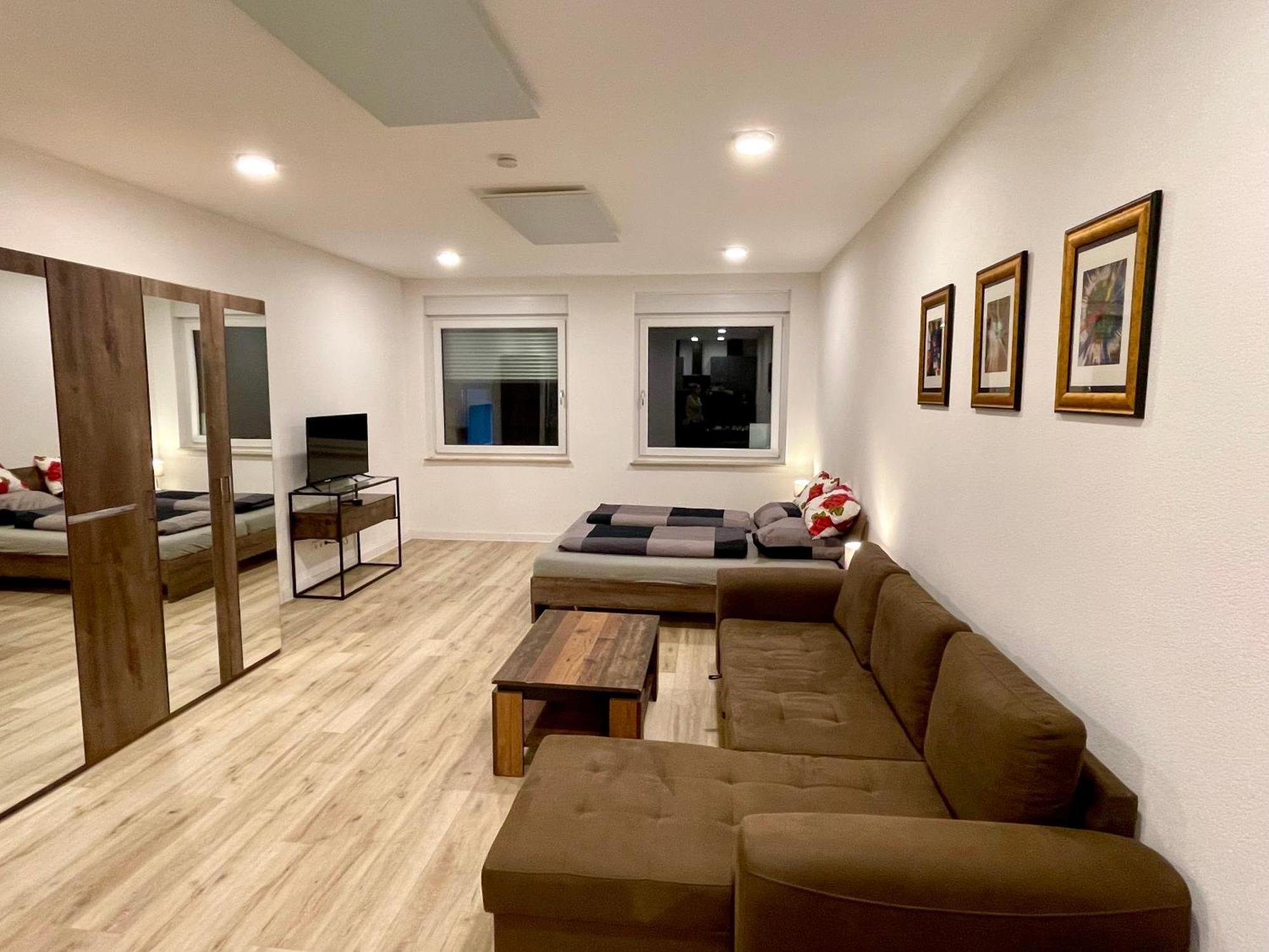Neu Grosse Einzimmerwohnung Im Zentrum Goldstadt Pforzheim Schloessle Bagian luar foto