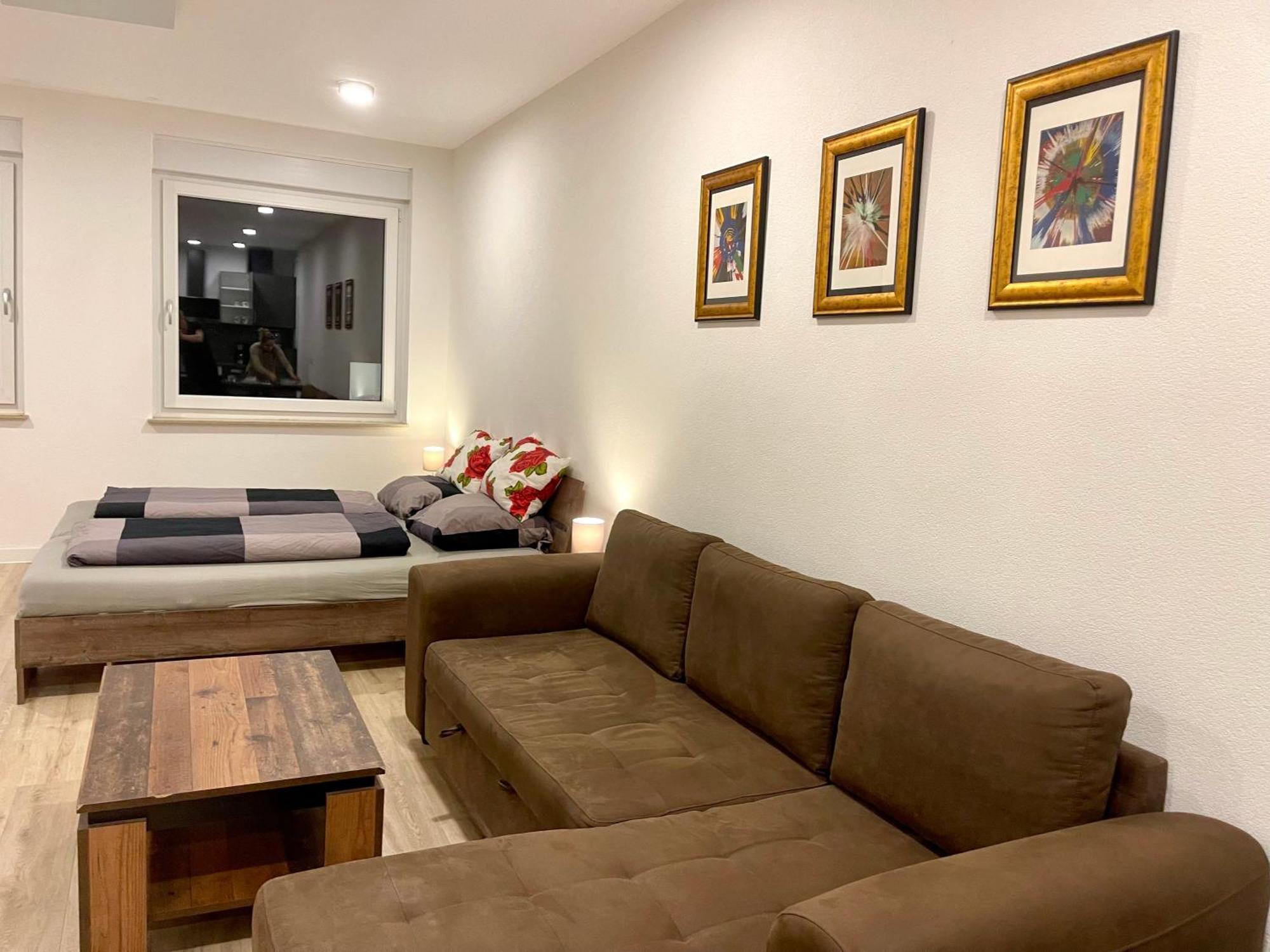 Neu Grosse Einzimmerwohnung Im Zentrum Goldstadt Pforzheim Schloessle Bagian luar foto