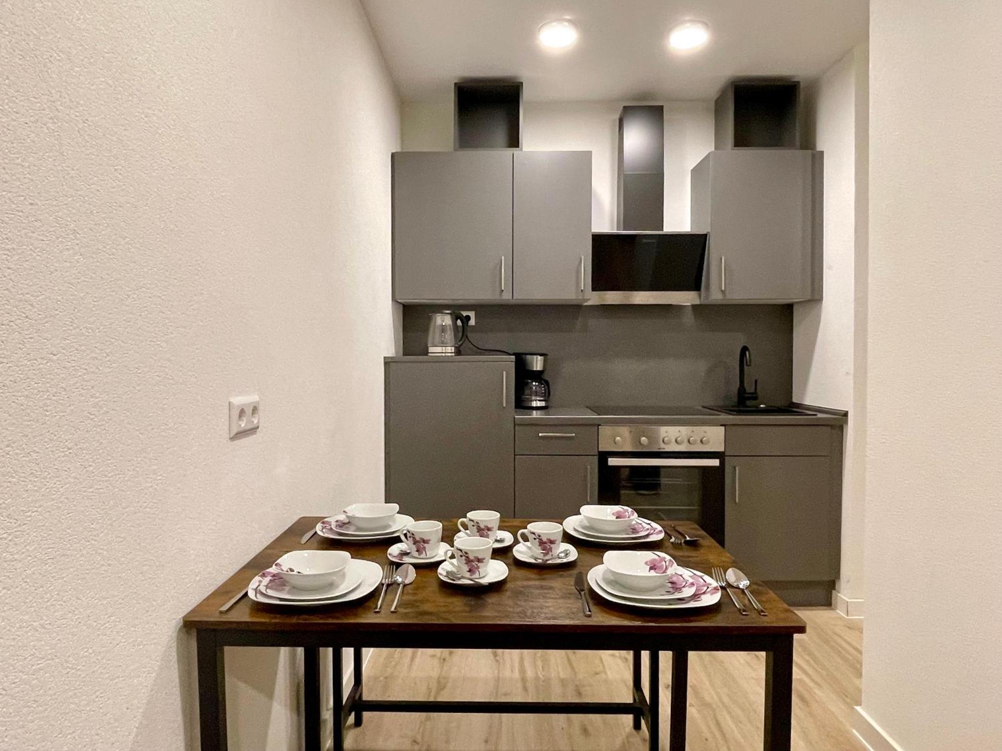 Neu Grosse Einzimmerwohnung Im Zentrum Goldstadt Pforzheim Schloessle Bagian luar foto