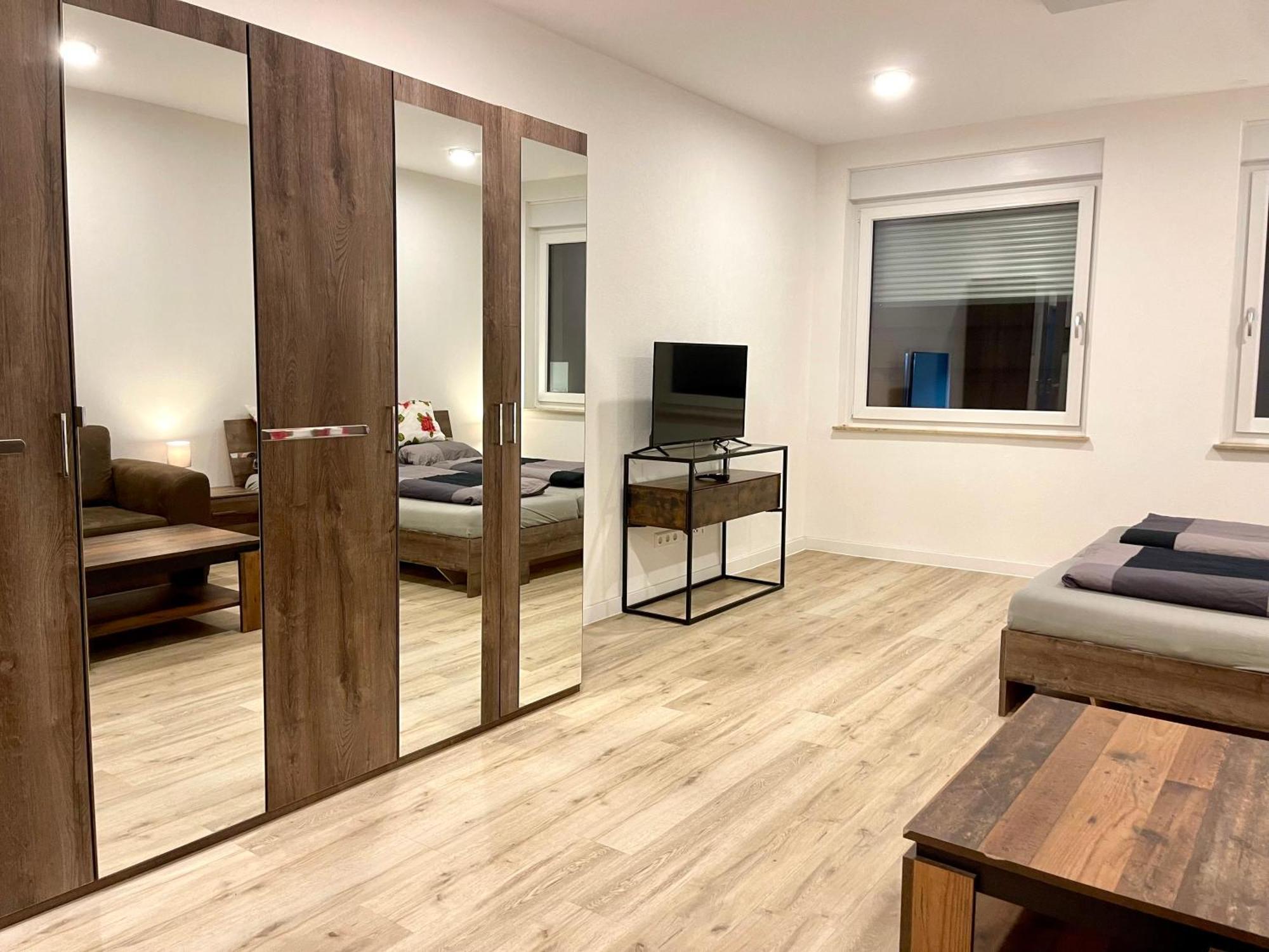Neu Grosse Einzimmerwohnung Im Zentrum Goldstadt Pforzheim Schloessle Bagian luar foto
