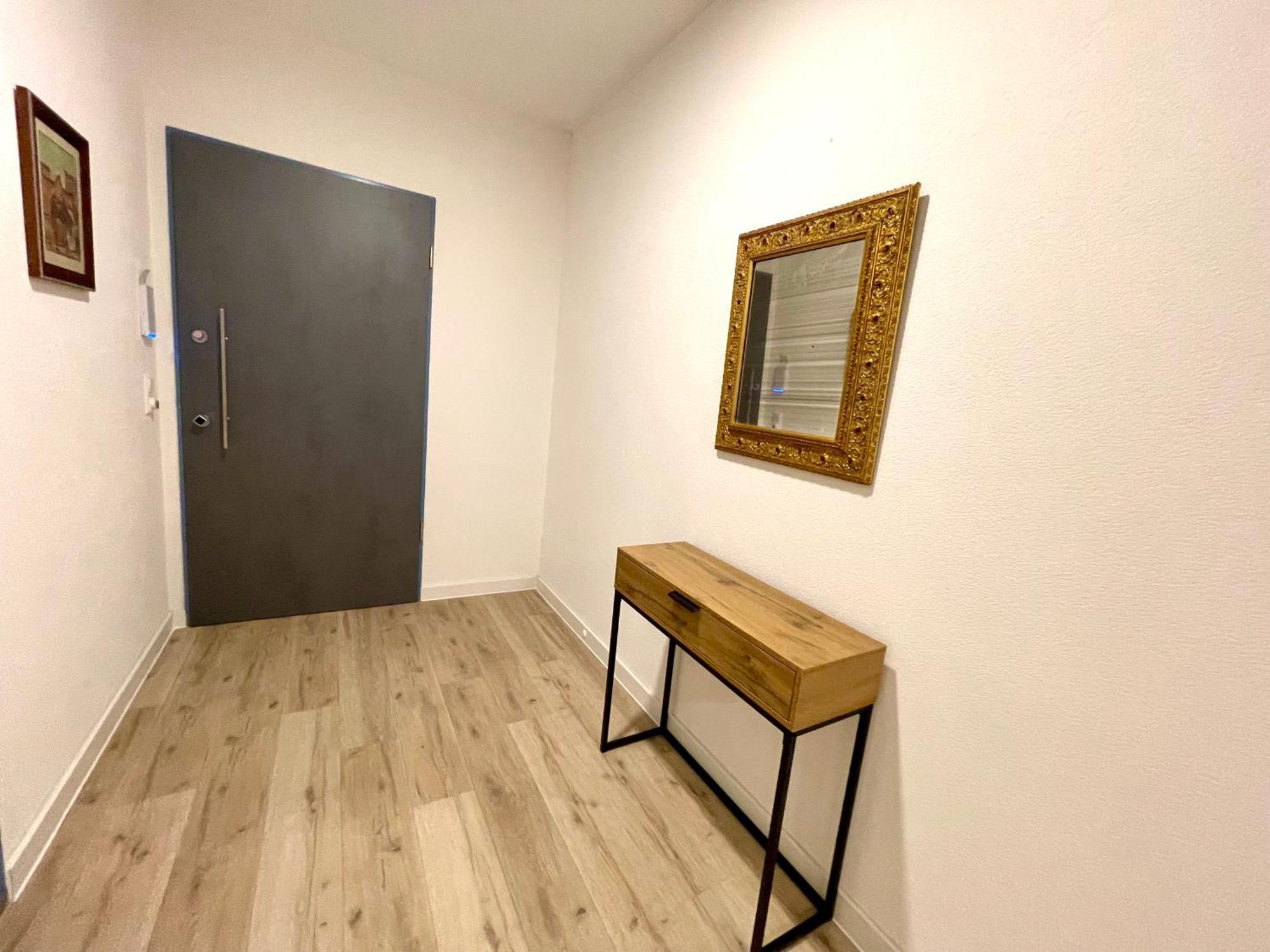 Neu Grosse Einzimmerwohnung Im Zentrum Goldstadt Pforzheim Schloessle Bagian luar foto