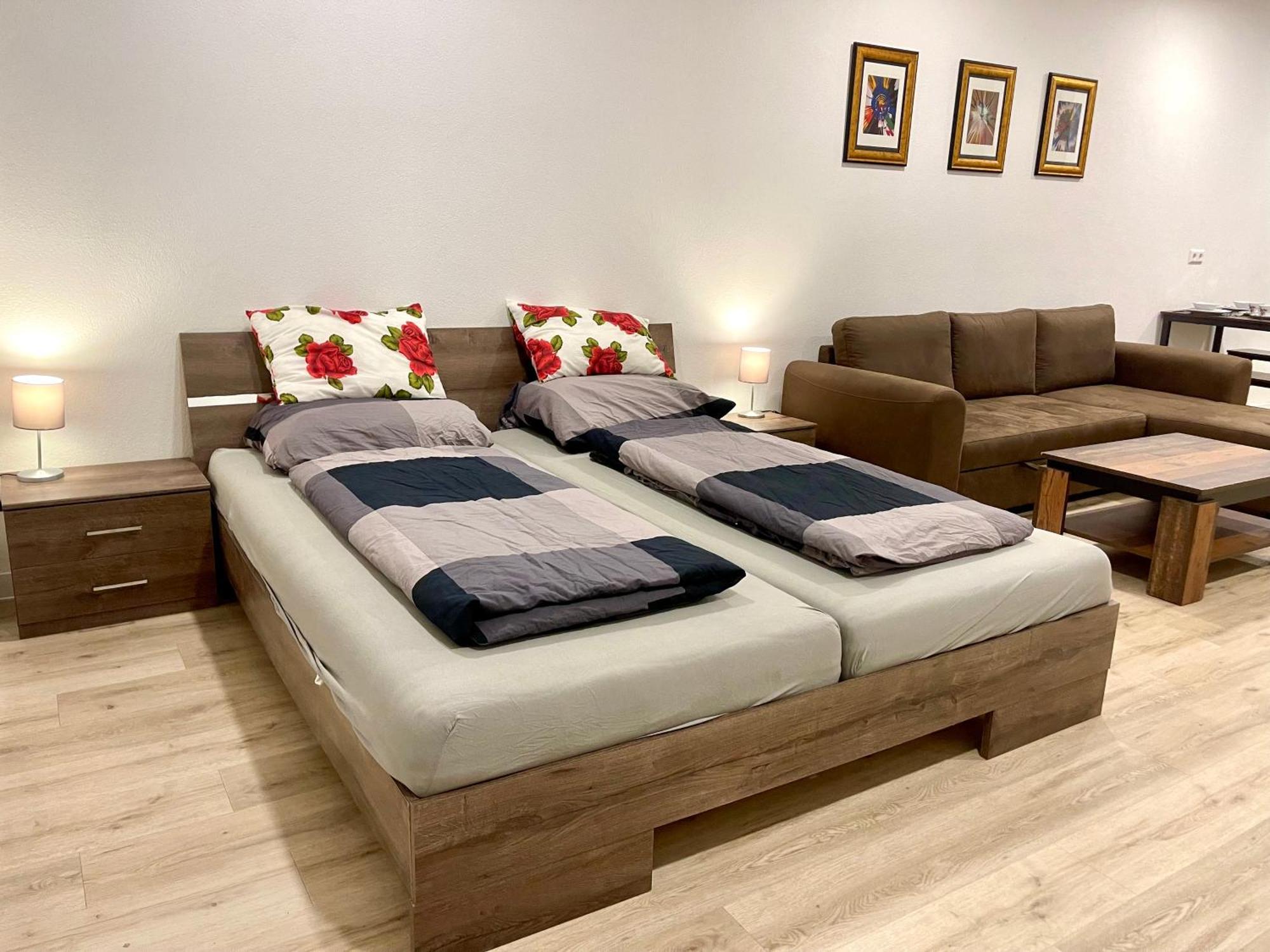 Neu Grosse Einzimmerwohnung Im Zentrum Goldstadt Pforzheim Schloessle Bagian luar foto