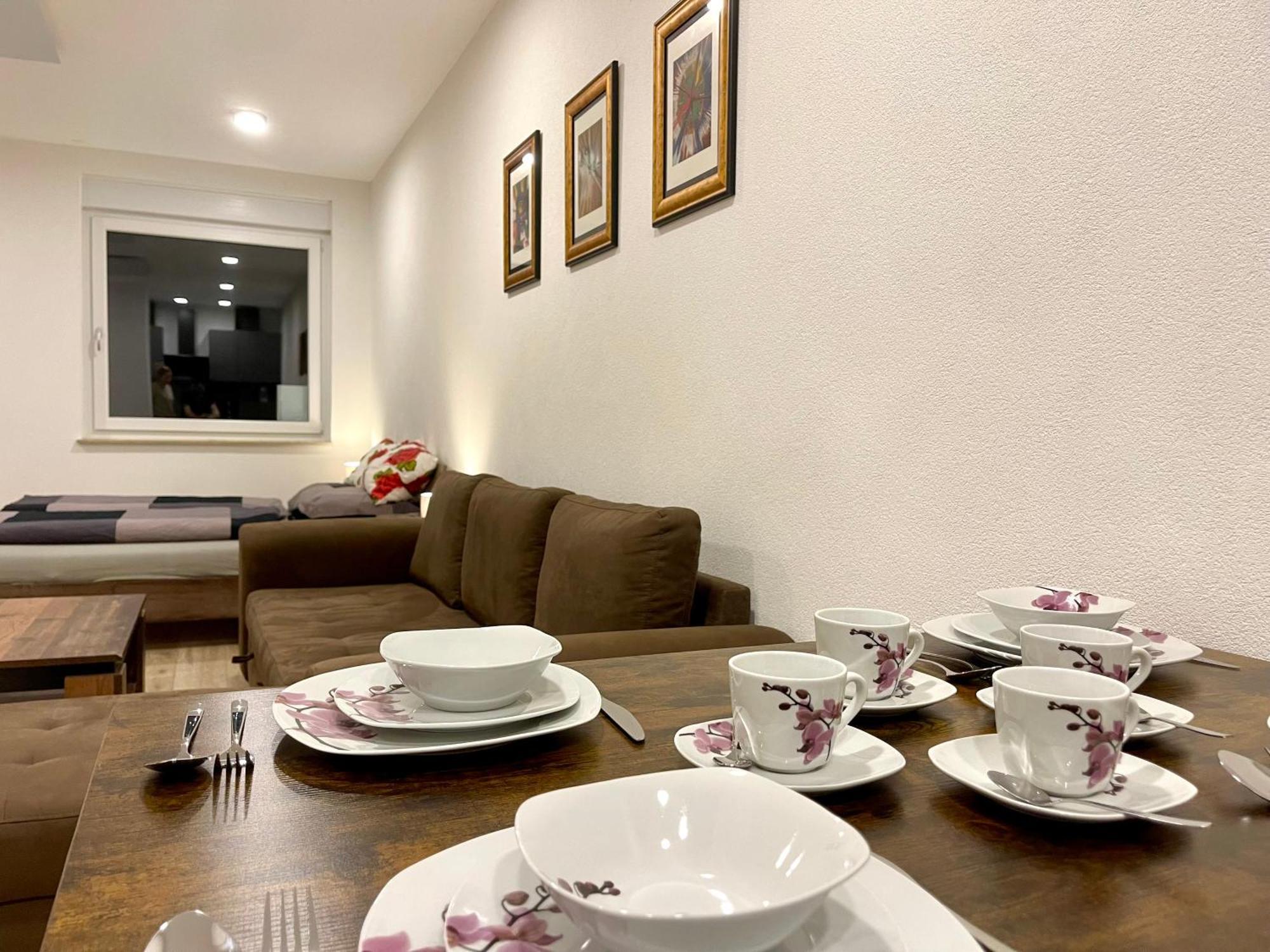 Neu Grosse Einzimmerwohnung Im Zentrum Goldstadt Pforzheim Schloessle Bagian luar foto