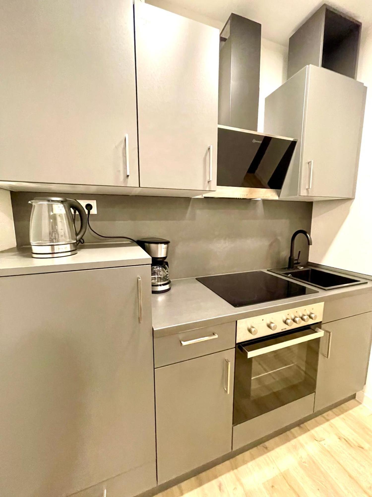 Neu Grosse Einzimmerwohnung Im Zentrum Goldstadt Pforzheim Schloessle Bagian luar foto