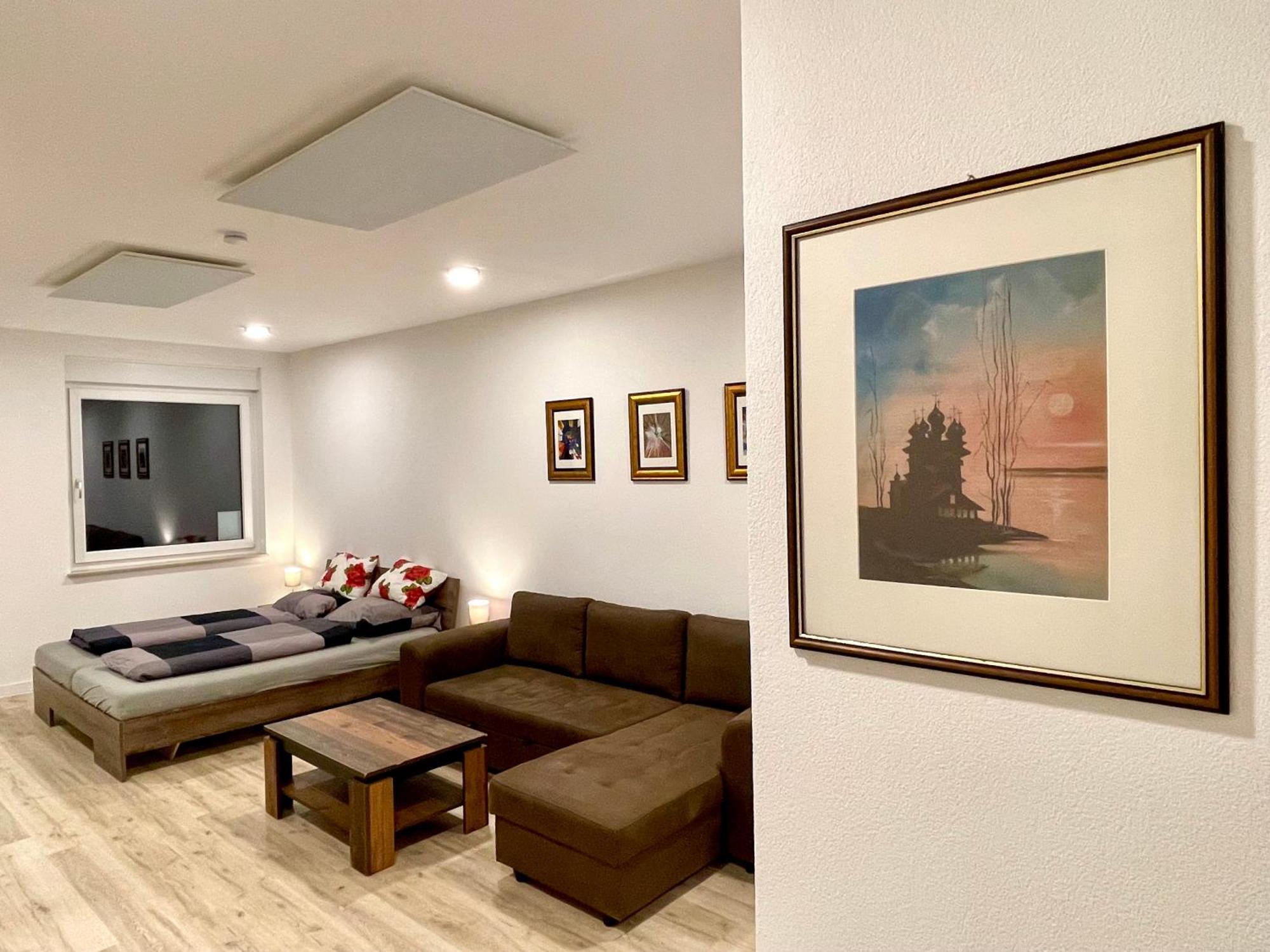 Neu Grosse Einzimmerwohnung Im Zentrum Goldstadt Pforzheim Schloessle Bagian luar foto