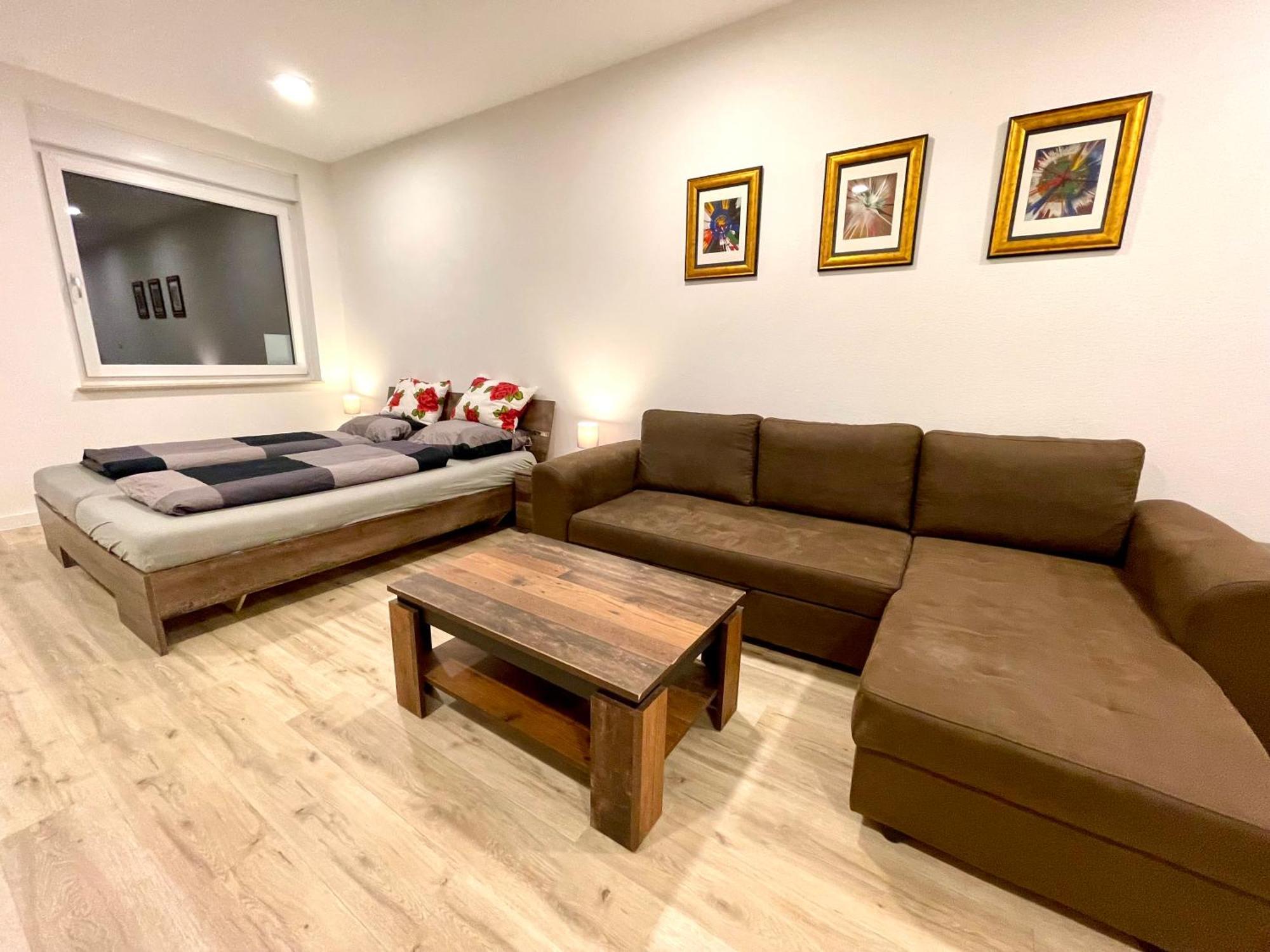 Neu Grosse Einzimmerwohnung Im Zentrum Goldstadt Pforzheim Schloessle Bagian luar foto
